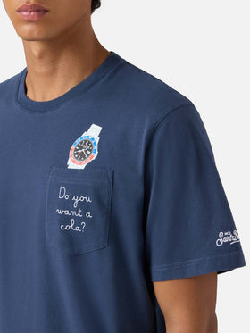 T-shirt Connor in cotone blu con ricamo sul taschino Do you want a cola?