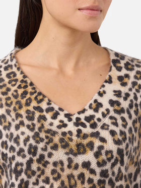 Elara V-neck sweater in camel mohair blend with leopard print