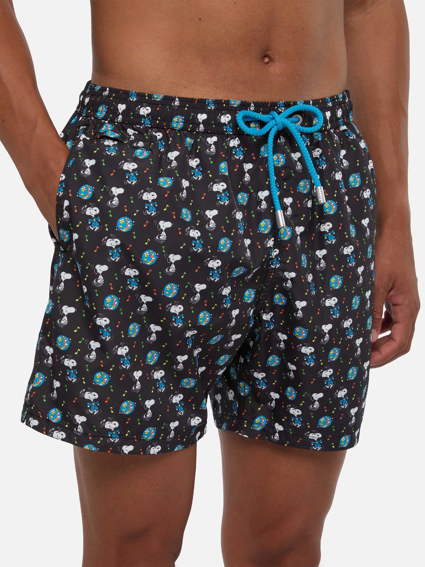 Man light fabric swim shorts with Snoopy print| Peanuts® Special Edition