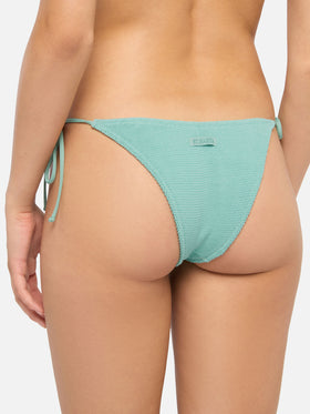 Klassische Crinkle-Badehose „Marielle“ aus Lurex in Salbeigrün – Bralette-Oberteil „Judy“ aus Lurex in Crinkle-Optik in Salbeigrün