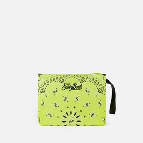 Parisienne-Canvas-Clutch mit Bandana-Print
