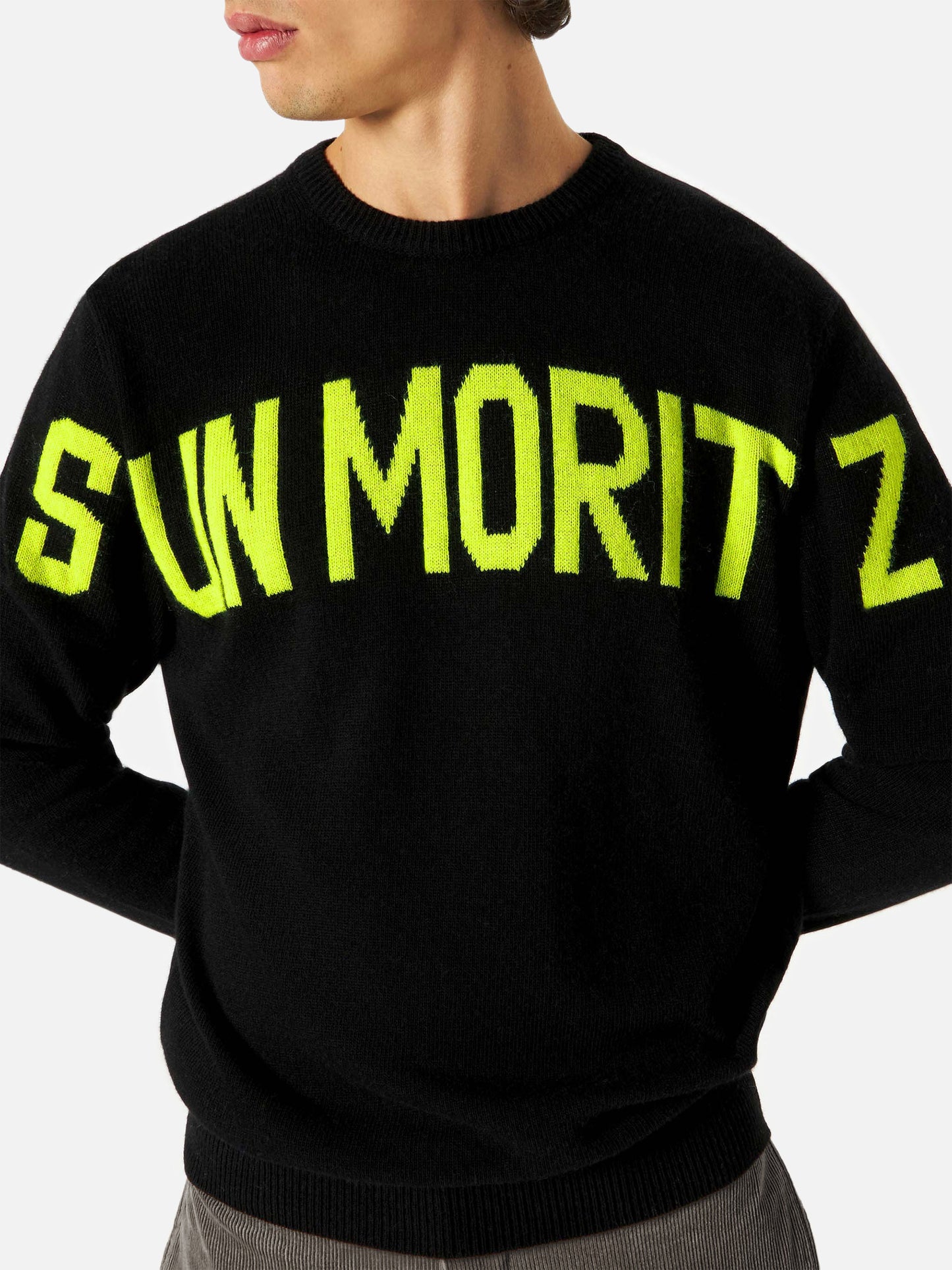 Schwarzer Herrenpullover mit Schriftzug