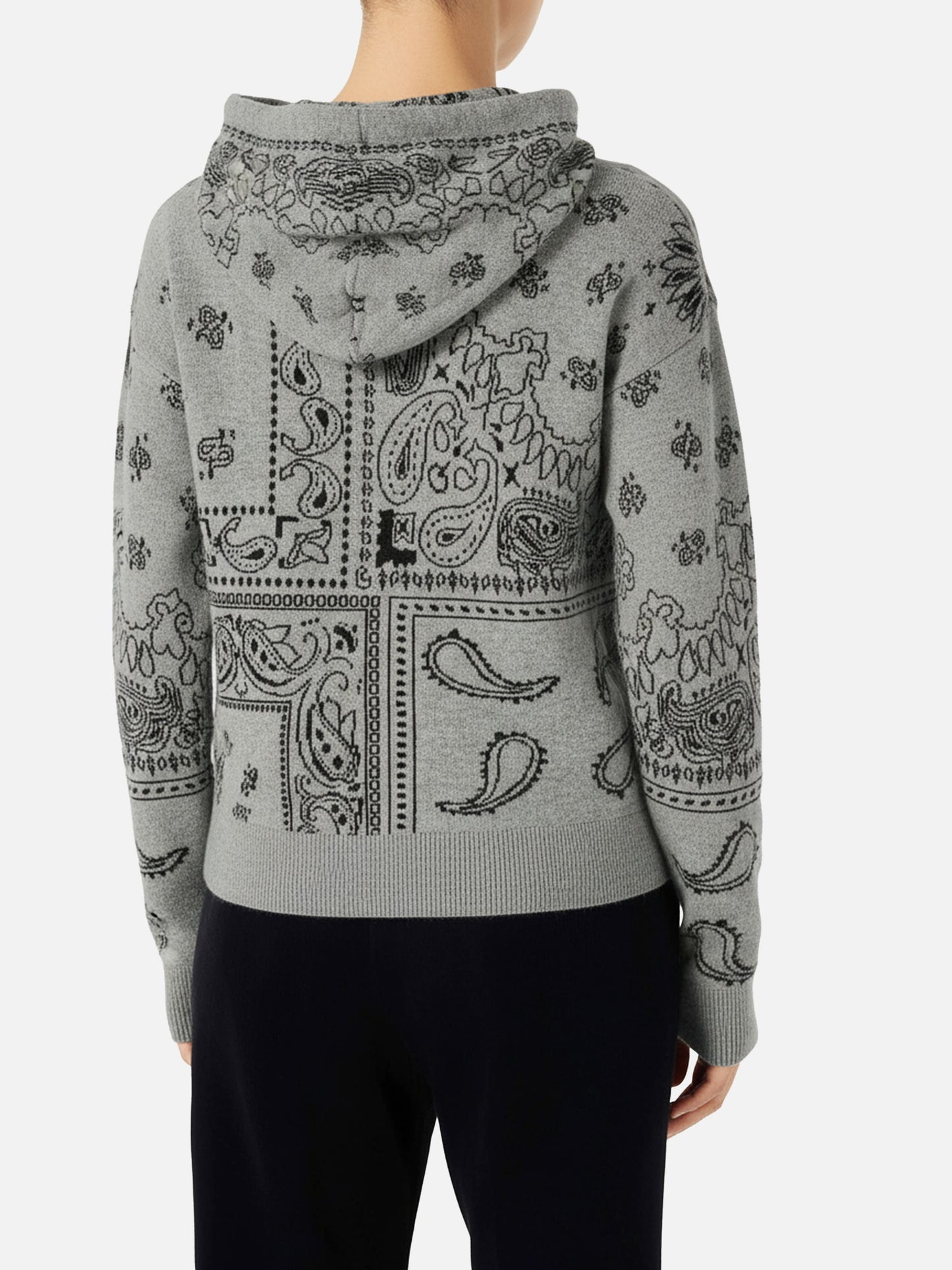 Kurz geschnittener Damen-Kapuzenpullover aus Strick mit Bandana-Print