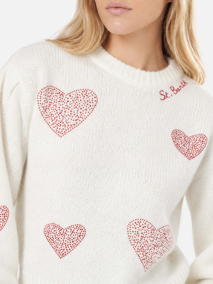 Pull en maille grattée blanc Soft avec cœurs en strass rouges 