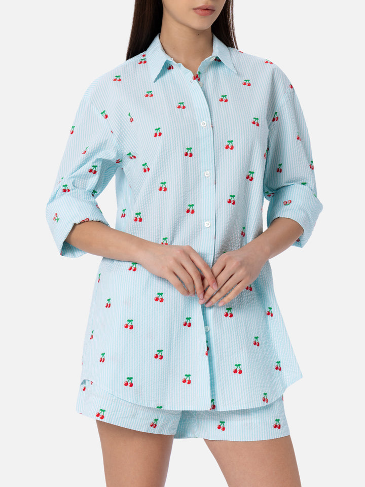 Camicia donna over Brigitte in cotone seersucker con patch ciliegie