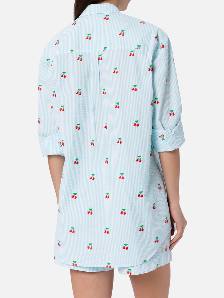 Camicia donna over Brigitte in cotone seersucker con patch ciliegie