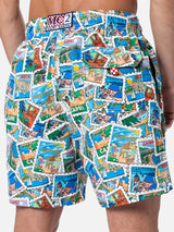 Mittellange Gustavia-Badeshorts für Herren mit Postkarten-Mix-Print | ALESSANDRO ENRIQUEZ SONDERAUSGABE