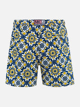 Man lightweight fabric swim-shorts Lighting 70 with majolica print