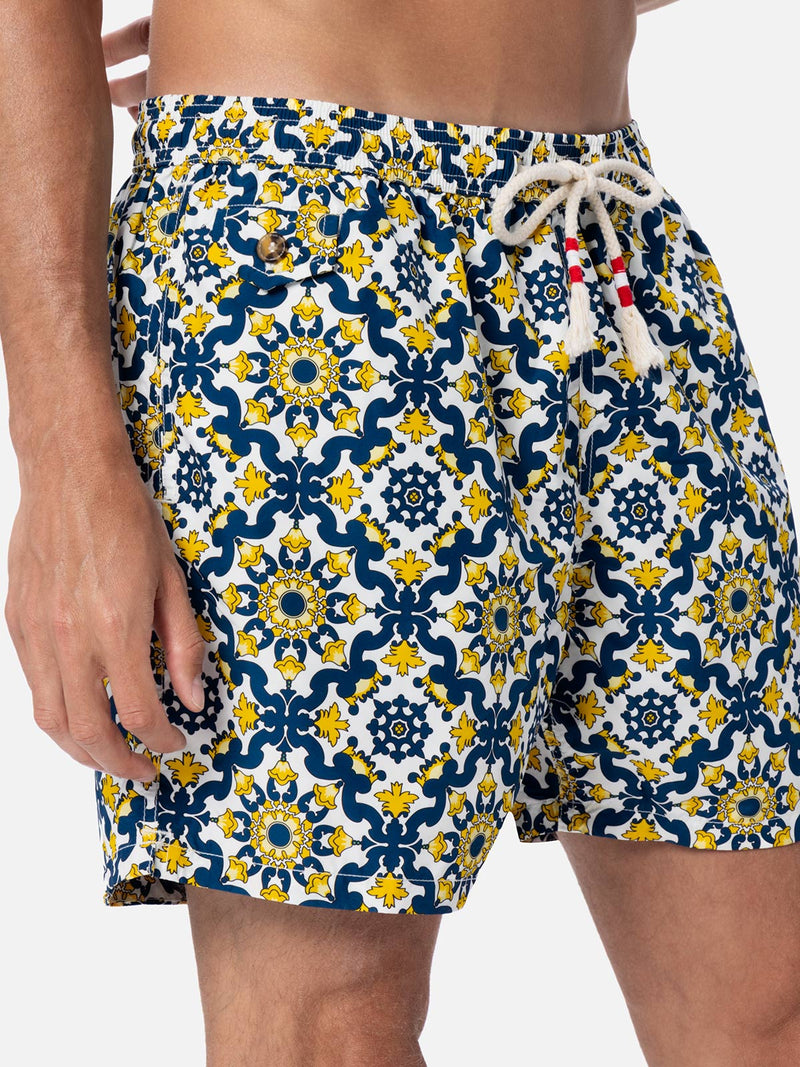 Man lightweight fabric swim-shorts Lighting 70 with majolica print