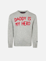 Kinderpullover mit „Daddy is my hero“-Stickerei