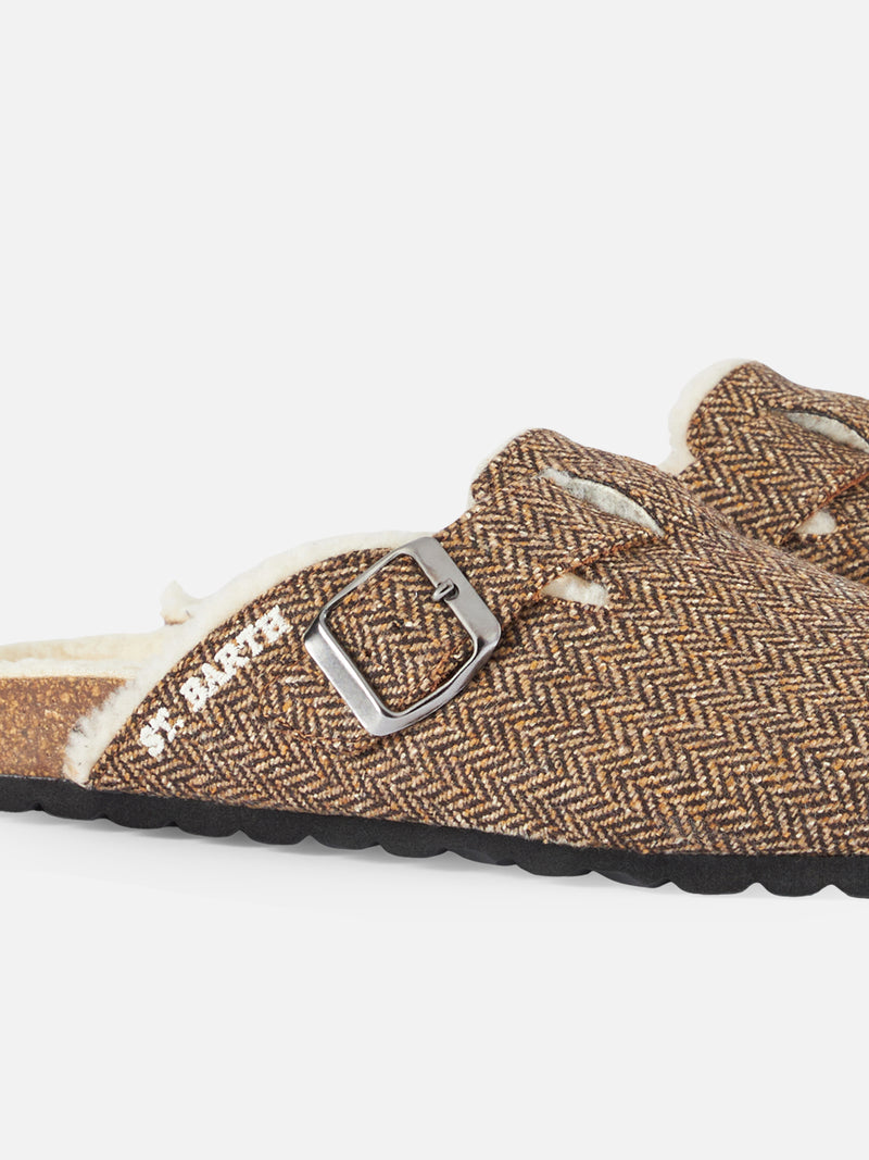 Woman sandal furry clogs with herringbone print