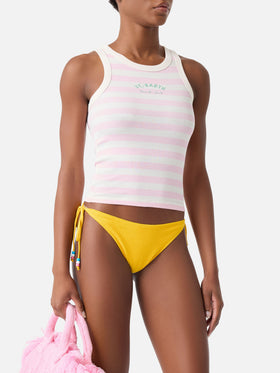 Camiseta de tirantes Ada de rayas rosas con bordado beach club 
