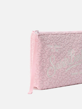 Pochette Aline effetto spugna rosa con motivo leopardato in rilievo