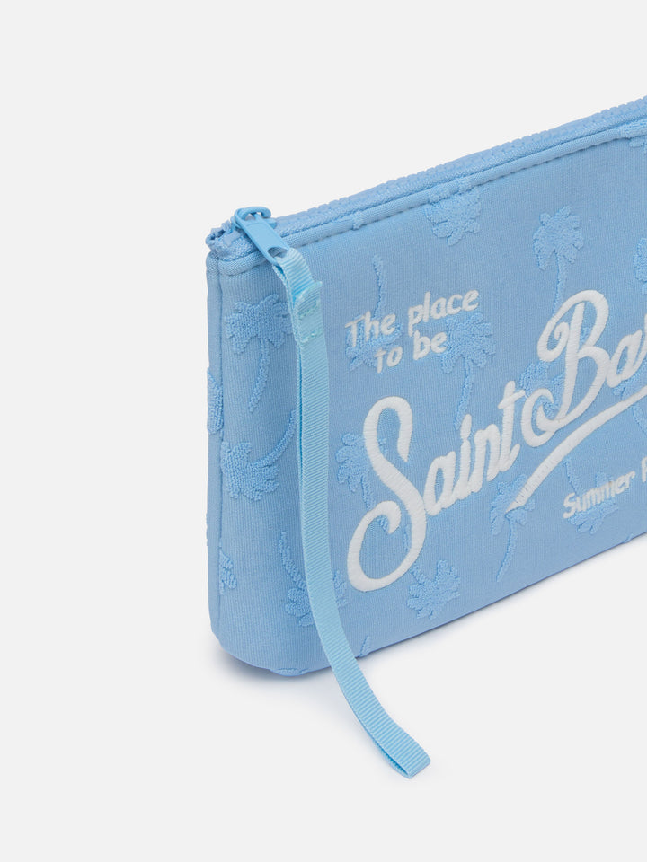 Pochette Aline in spugna azzurra con motivo palme embossed