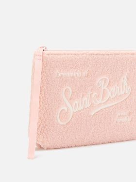 Peluche pochette rose Aline avec broderie du logo 