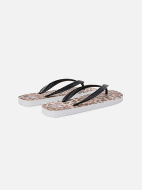 Alma rubber slip-on flip flops with leopard print