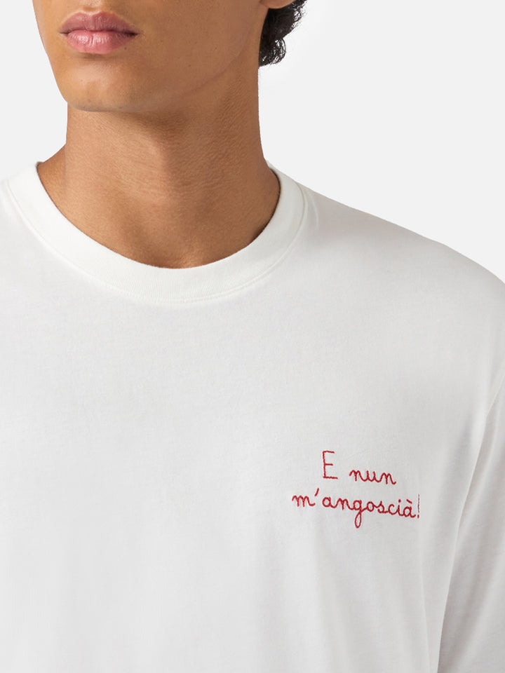 Arnott Warm winter cotton T-shirt in white with E nun m’angoscià embroidery | VACANZE DI NATALE SPECIAL EDITION