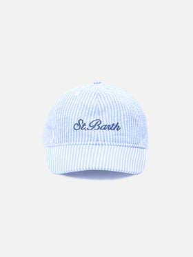 Baseball cap with visor in cotton seersucker with light blue and white stripes