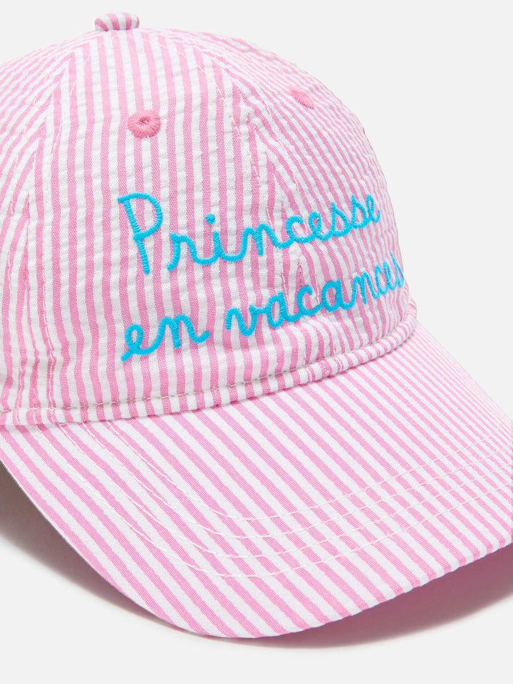Cappellino Baseball con visiera in cotone seersucker a righe rosa e bianche con ricamo