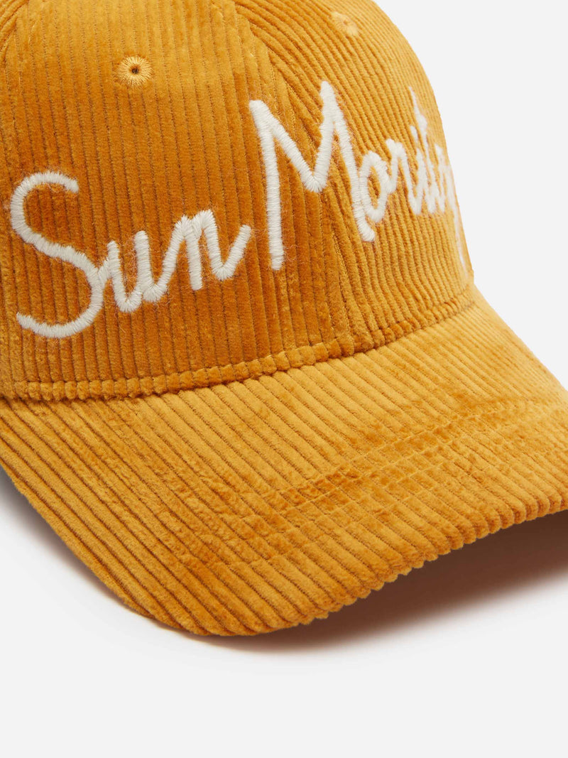 Baseball-Cap aus Camel-Cord mit Sun Moritz-Stickerei