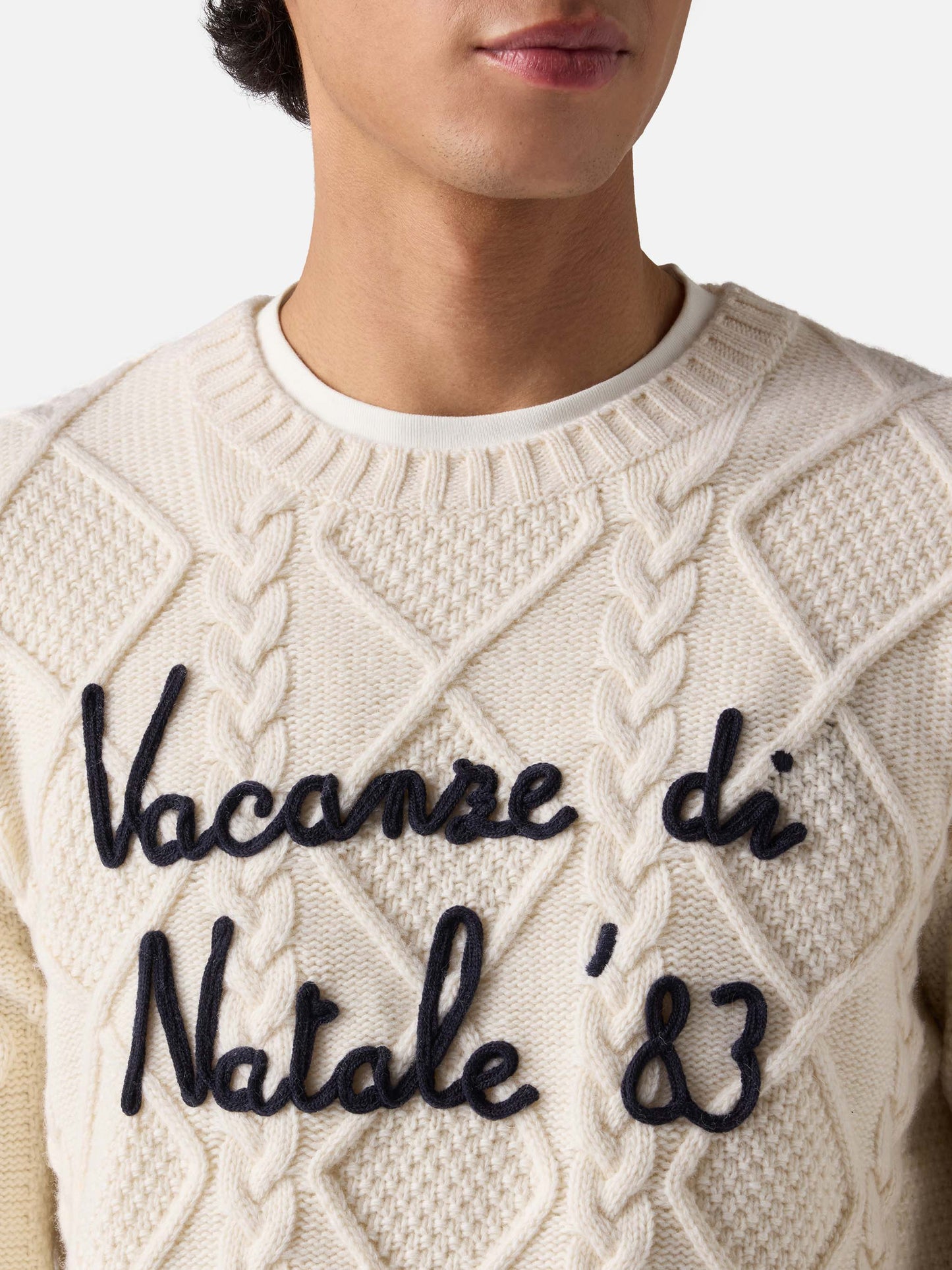 Maglione bianco a girocollo Bergen Tricot con ricamo Vacanze di Natale '83