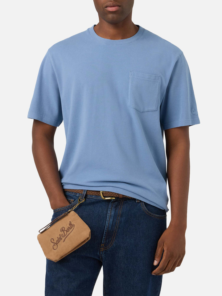 T-shirt Bakewell azzurro polvere in piqué di cotone con taschino e ricamo logo