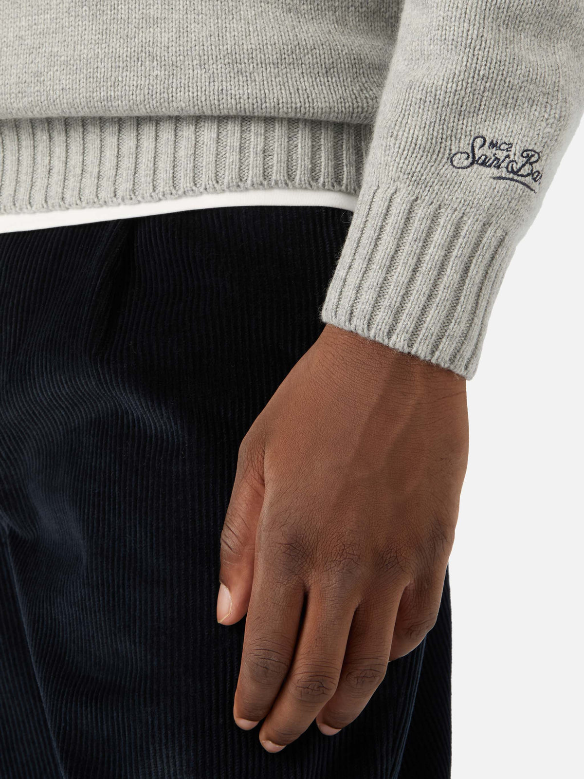 Pull en maille col rond Grey Bombardino Light avec intarsia et broderie Après Ski 