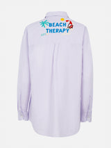 Camicia da donna in cotone con stampa a righe Brigitte con ricamo Beach Therapy davanti e dietro