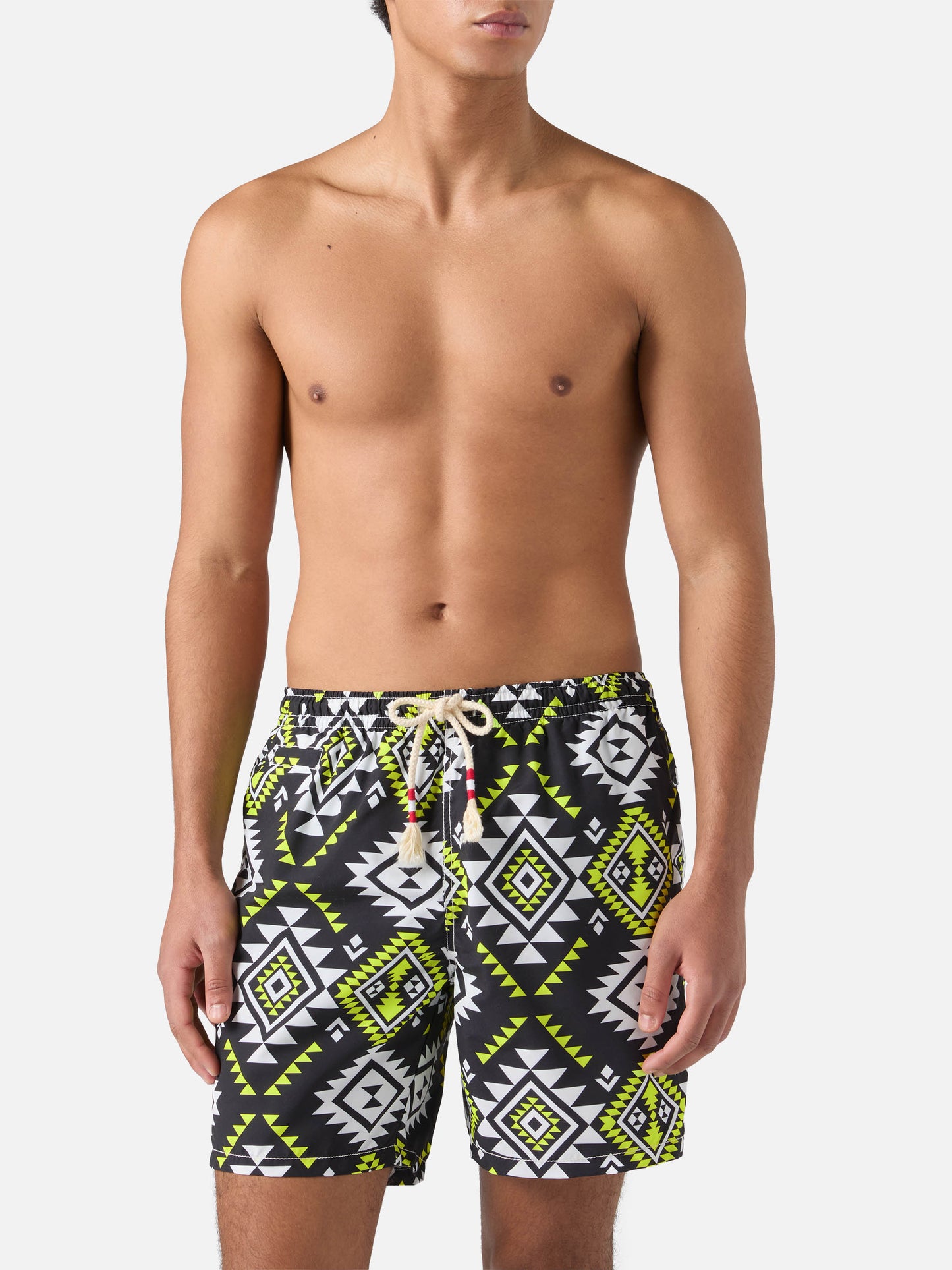 Mittellange Badeshorts im Caprese-Stil mit Ethno-Print