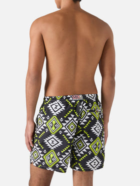 Mittellange Badeshorts im Caprese-Stil mit Ethno-Print