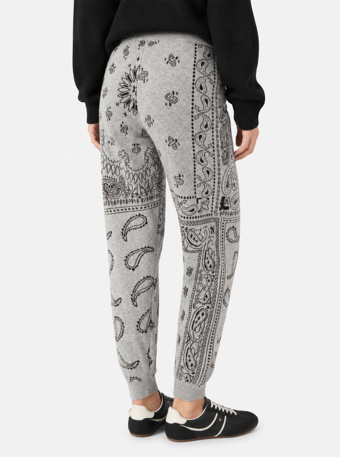 Gestrickte Sweatpants Charlie mit grauem Bandana-Print 