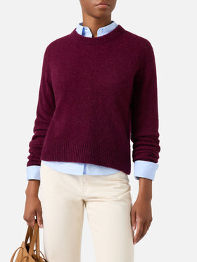 Pull col rond Lucille couleur aubergine en doux mélange de laine d’alpaga avec broderie logo 