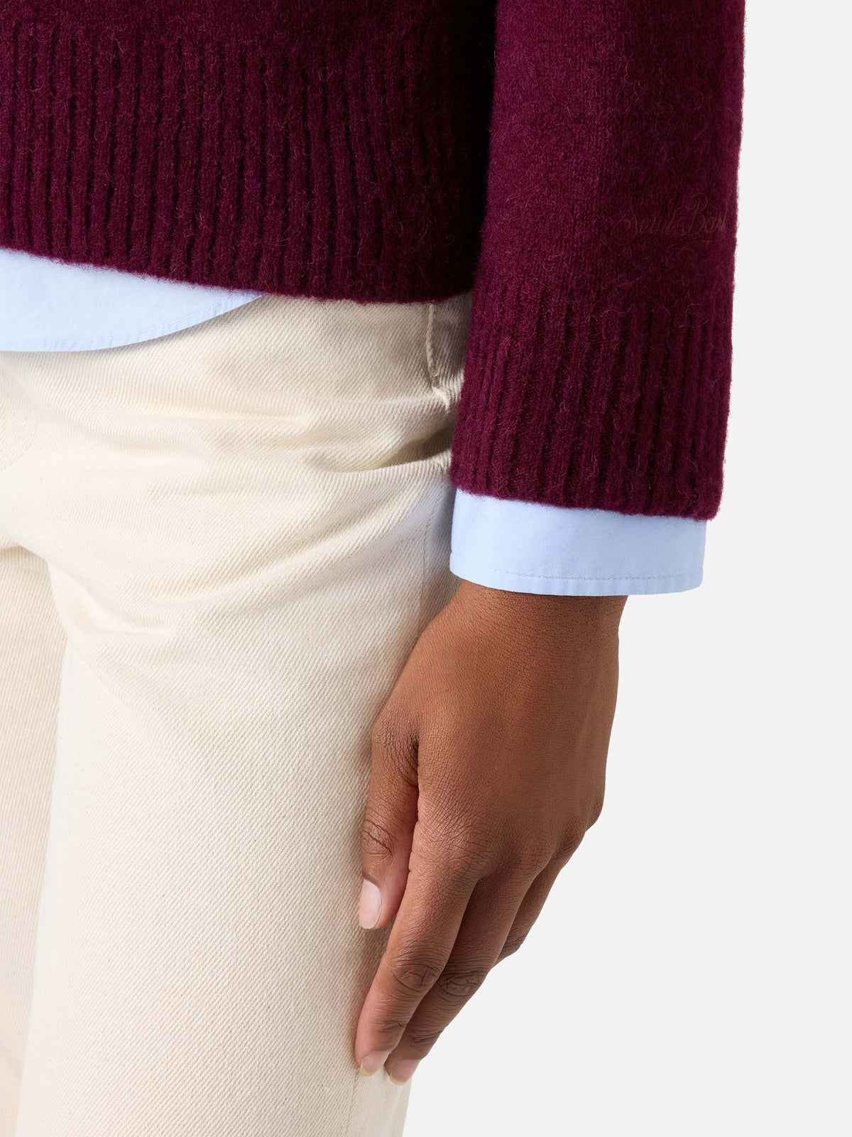 Pull col rond Lucille couleur aubergine en doux mélange de laine d’alpaga avec broderie logo 