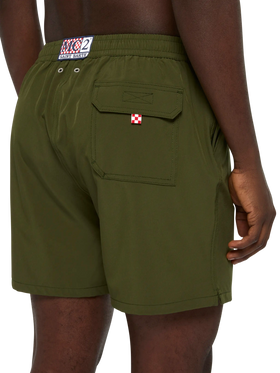 Militärgrüne Comfort Badeshorts mit St. Barth Stickerei