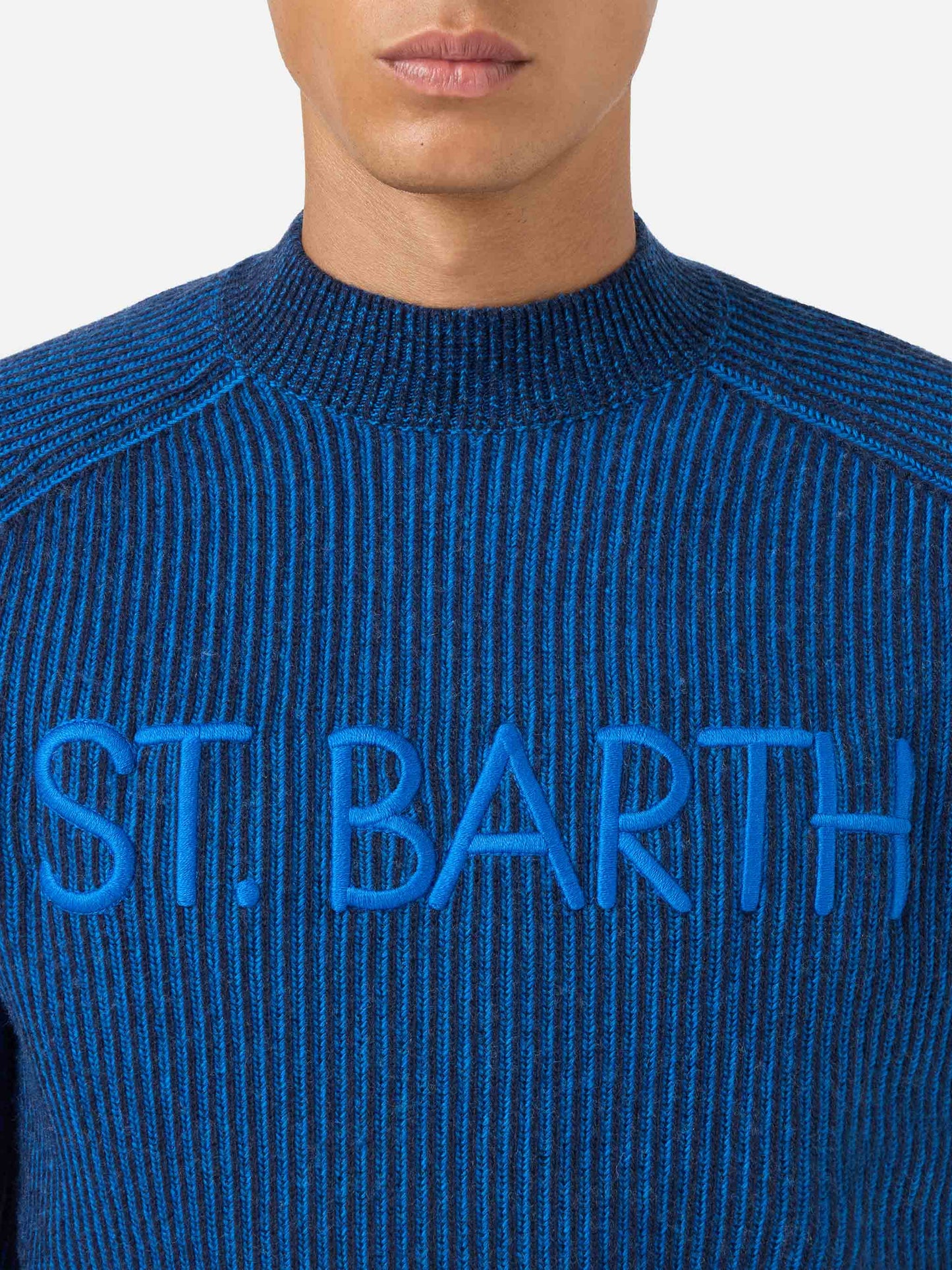 Maglione da uomo mezzo collo a costine blu