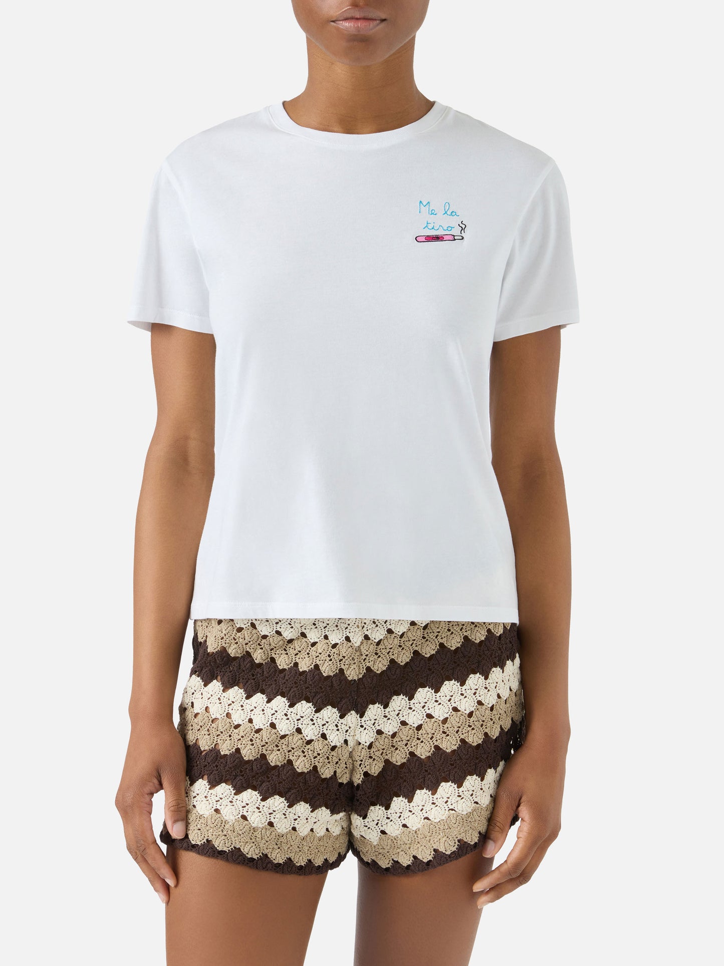 White Emilie T-shirt with Me la tiro embroidery