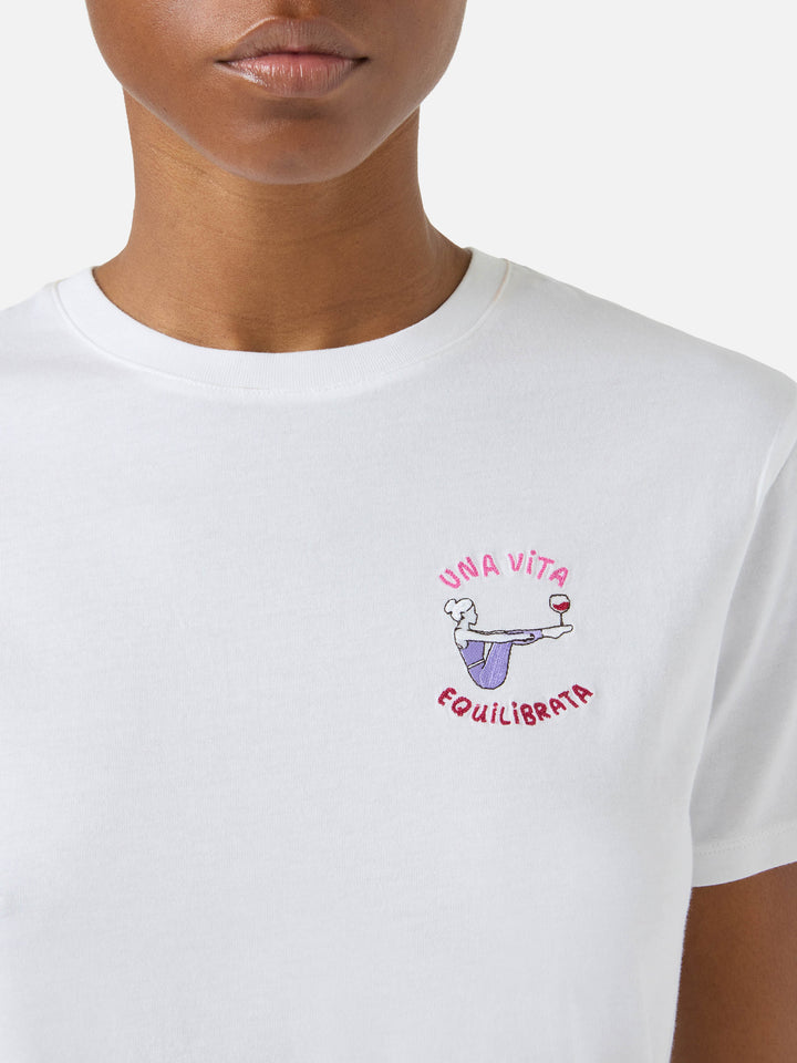 White Emilie T-shirt with Una vita equilibrata embroidery