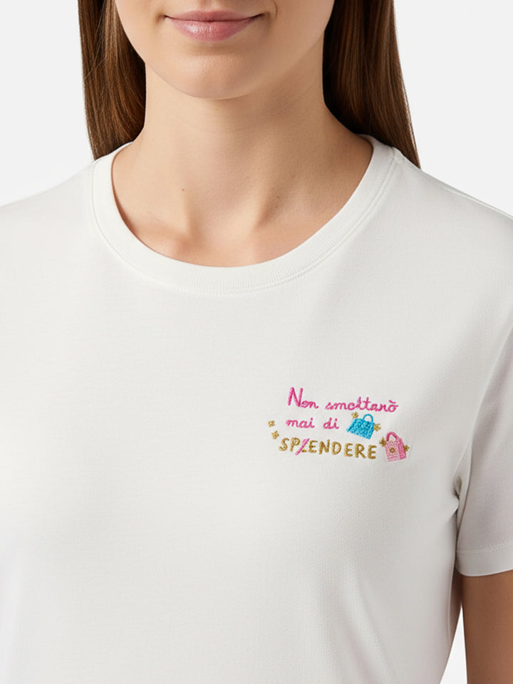 T-shirt Emilie in cotone bianco con ricamo Non smetterò mai di Sp(l)endere