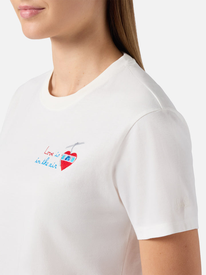 T-shirt Emilie in cotone bianco con ricamo Love is in the air