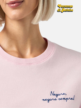 T-shirt da donna Emilie rosa in cotone pesante con ricamo Negare, negare sempre! | VACANZE DI NATALE EDIZIONE SPECIALE