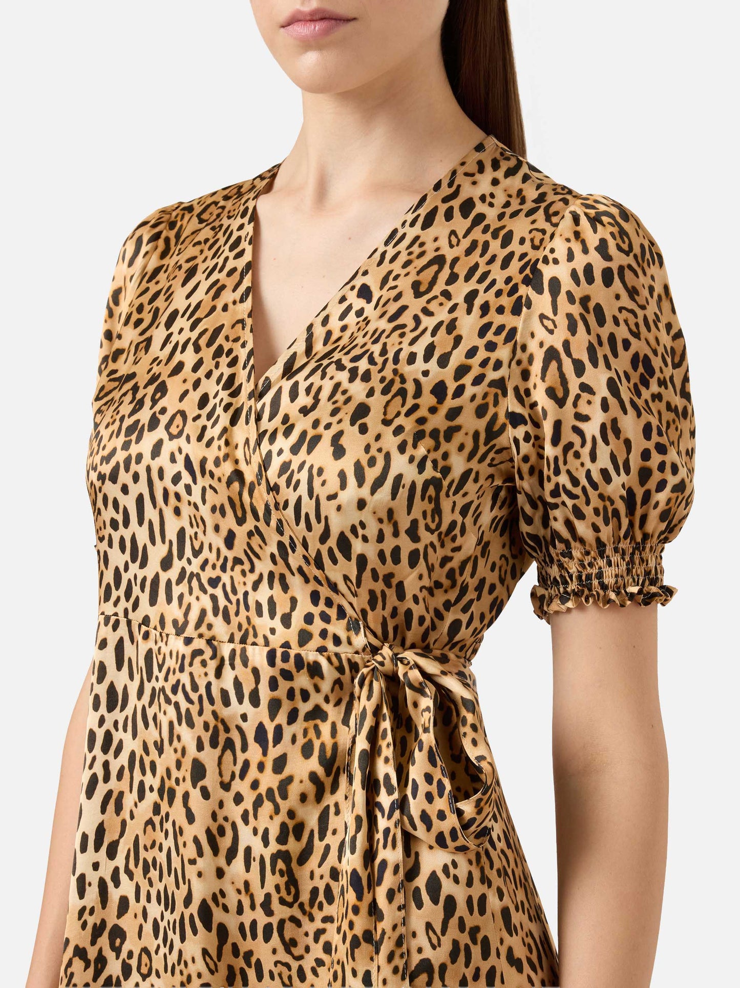 Kurzes Damenkleid mit Leopardenmuster