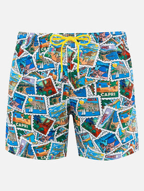 Mittellange Gustavia Badeshorts mit Postkarten-Print | ALESSANDRO ENRIQUEZ SPECIAL EDITION