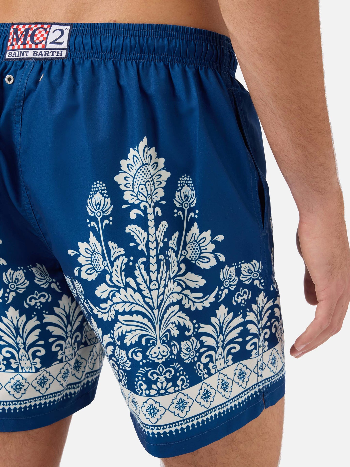 Blaue Badeshorts Gustavia mit ornamentalem Blumenprint 