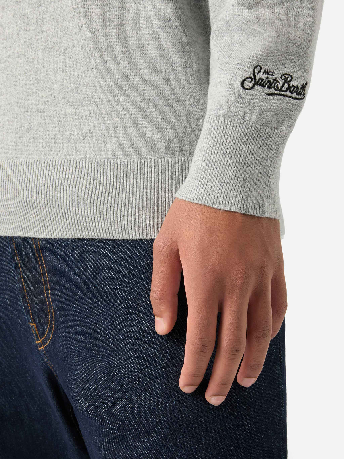 Grey Heron Light wool and cashmere blend crewneck with Famola Strana embroidery