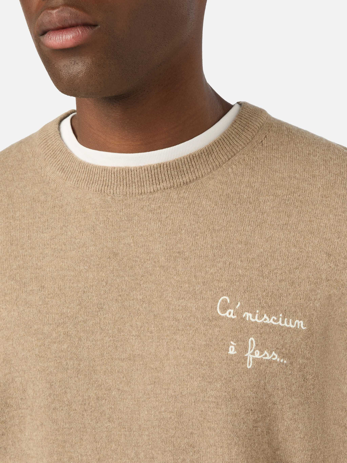 Jersey de cuello redondo Beige Heron en mezcla ligera de lana y cachemira con bordado Ca' Nisciun È Fess | Special edition 