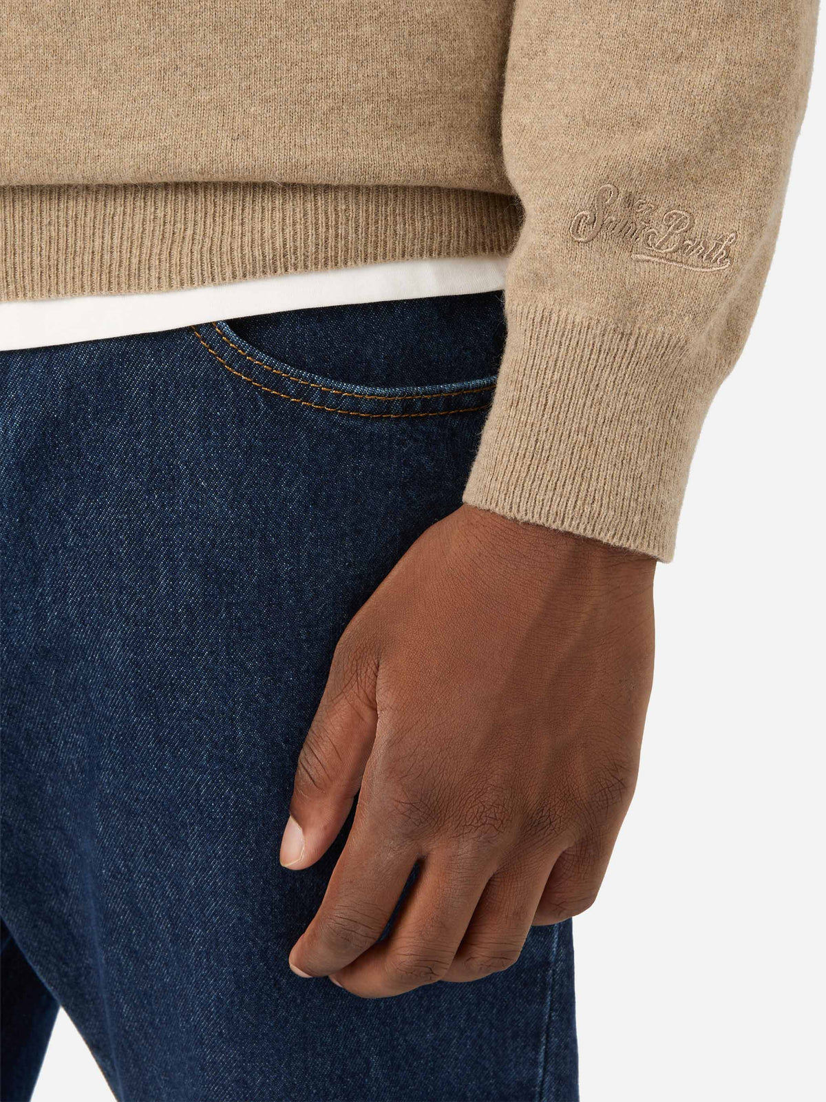 Jersey de cuello redondo Beige Heron en mezcla ligera de lana y cachemira con bordado Ca' Nisciun È Fess | Special edition 