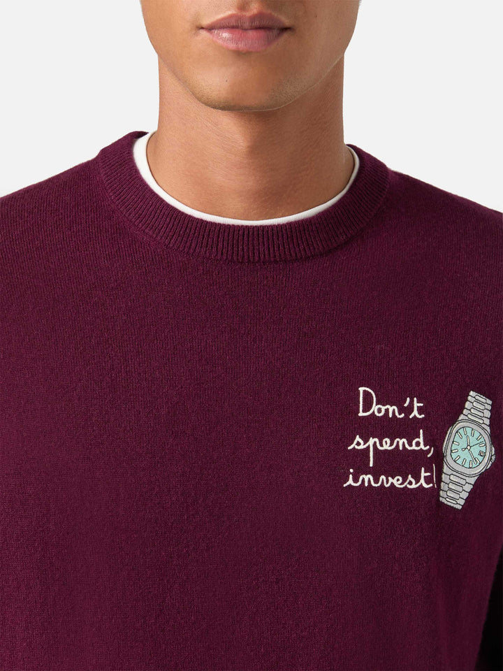 Pull col rond Burgundy Heron en laine légère mélangée et cachemire avec broderie Don't Spend, Invest 