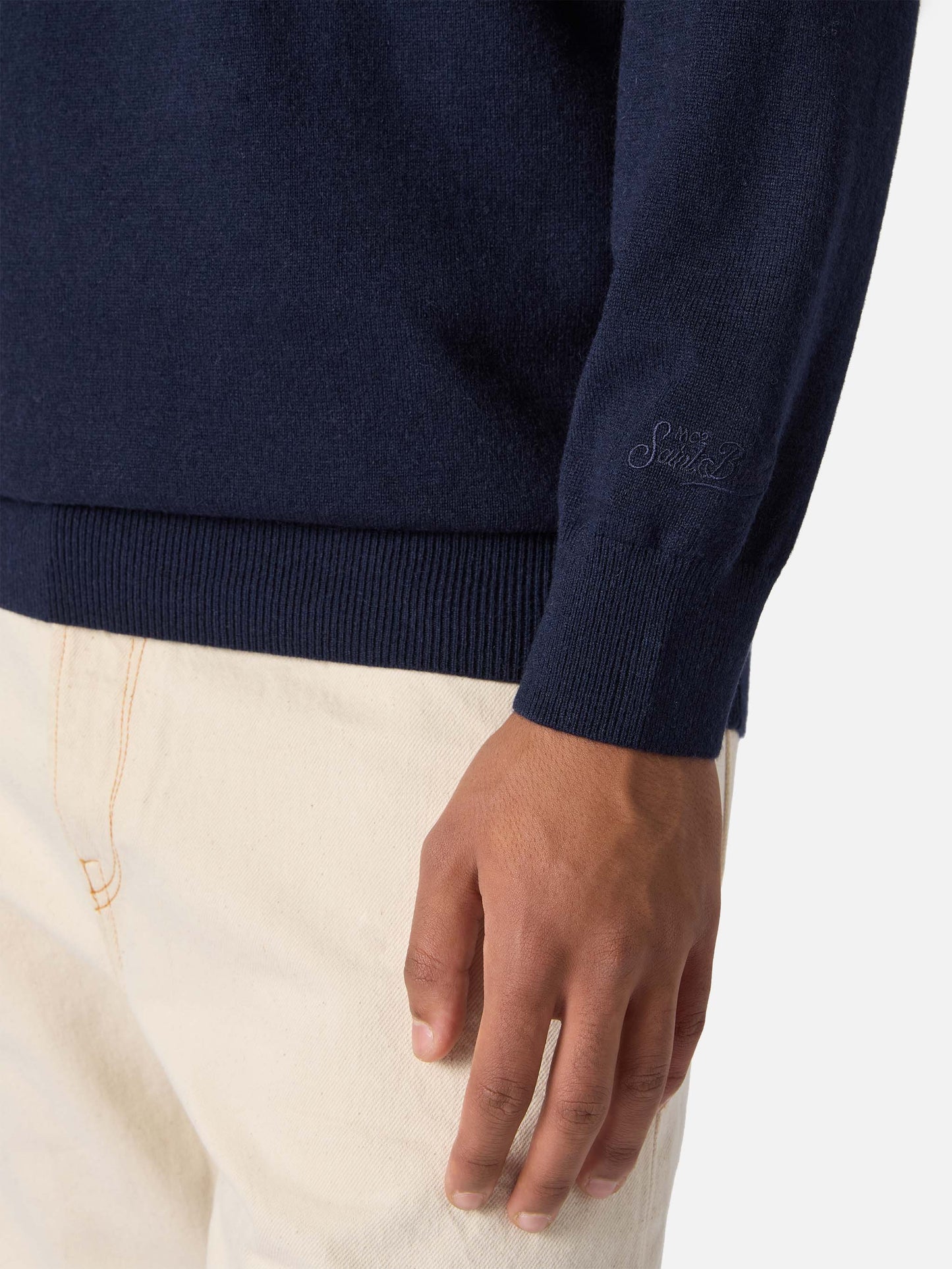 Rundhalspullover Heron Light mit „I hate electric“-Stickerei