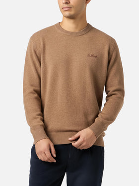 Herrenpullover aus Lammwolle in Kamelhaar mit Rundhalsausschnitt und St. Barth-Stickerei