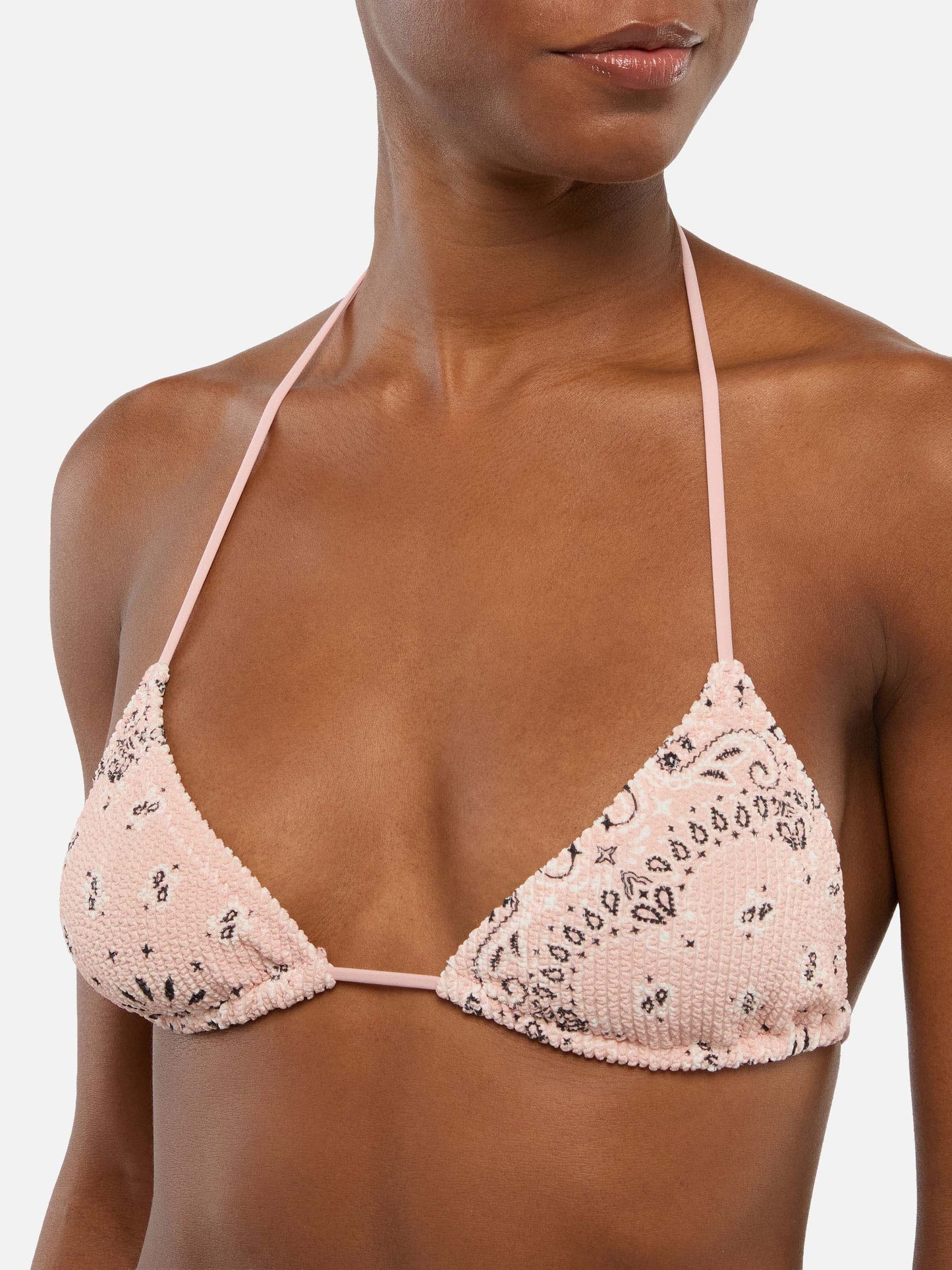 Klassische Badehose „Marielle“ in Rosa mit Bandana-Print – Crinkle-Triangel-Top „Leah“ in Rosa